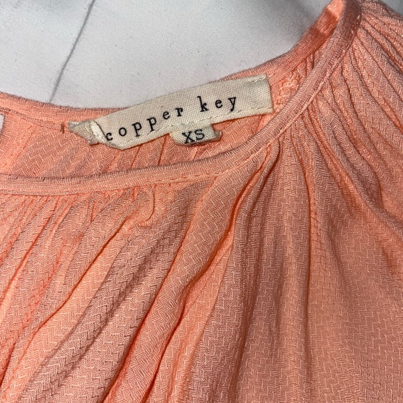 Baby pink short sleeve blouse with flowy sleeves - Picture 3 of 7